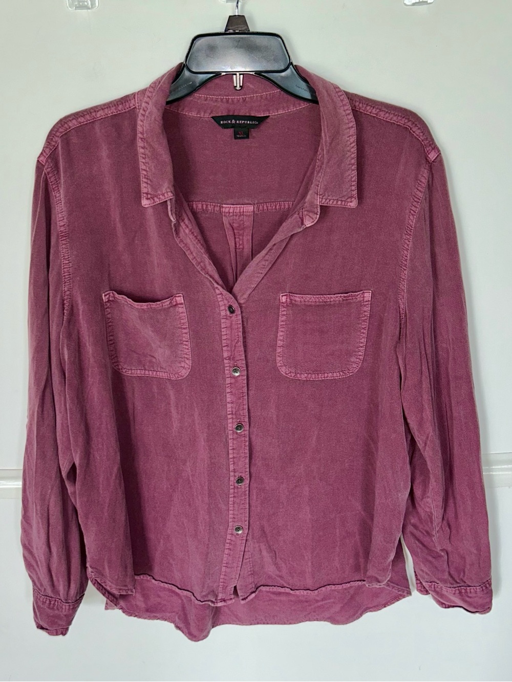Rock & Republic woman’s  Washed Rose Button-Down Shirt.  XL
